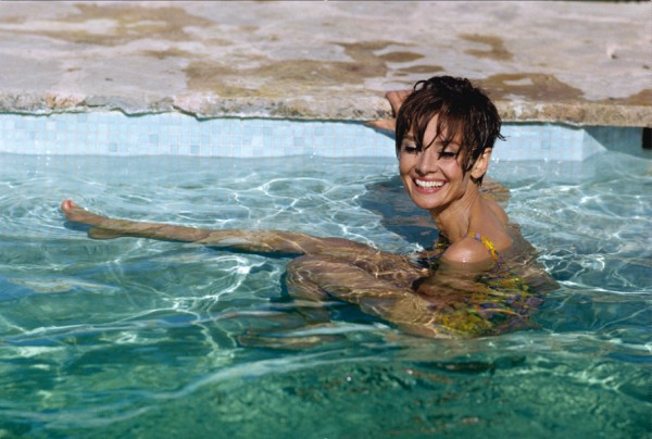 Audrey_Hepburn_pool_terry